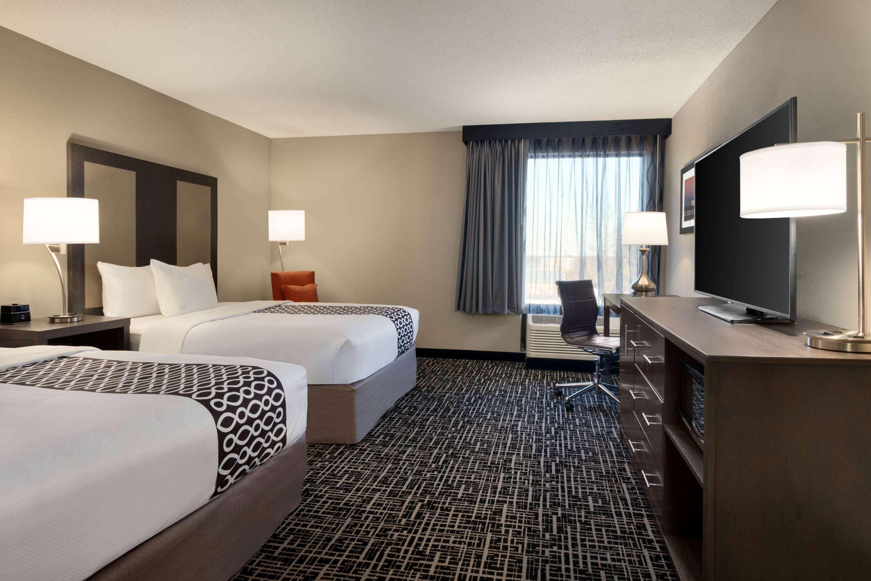 La Quinta Inn & Suites By Wyndham St Louis Route 66 Windsor Springs Екстер'єр фото