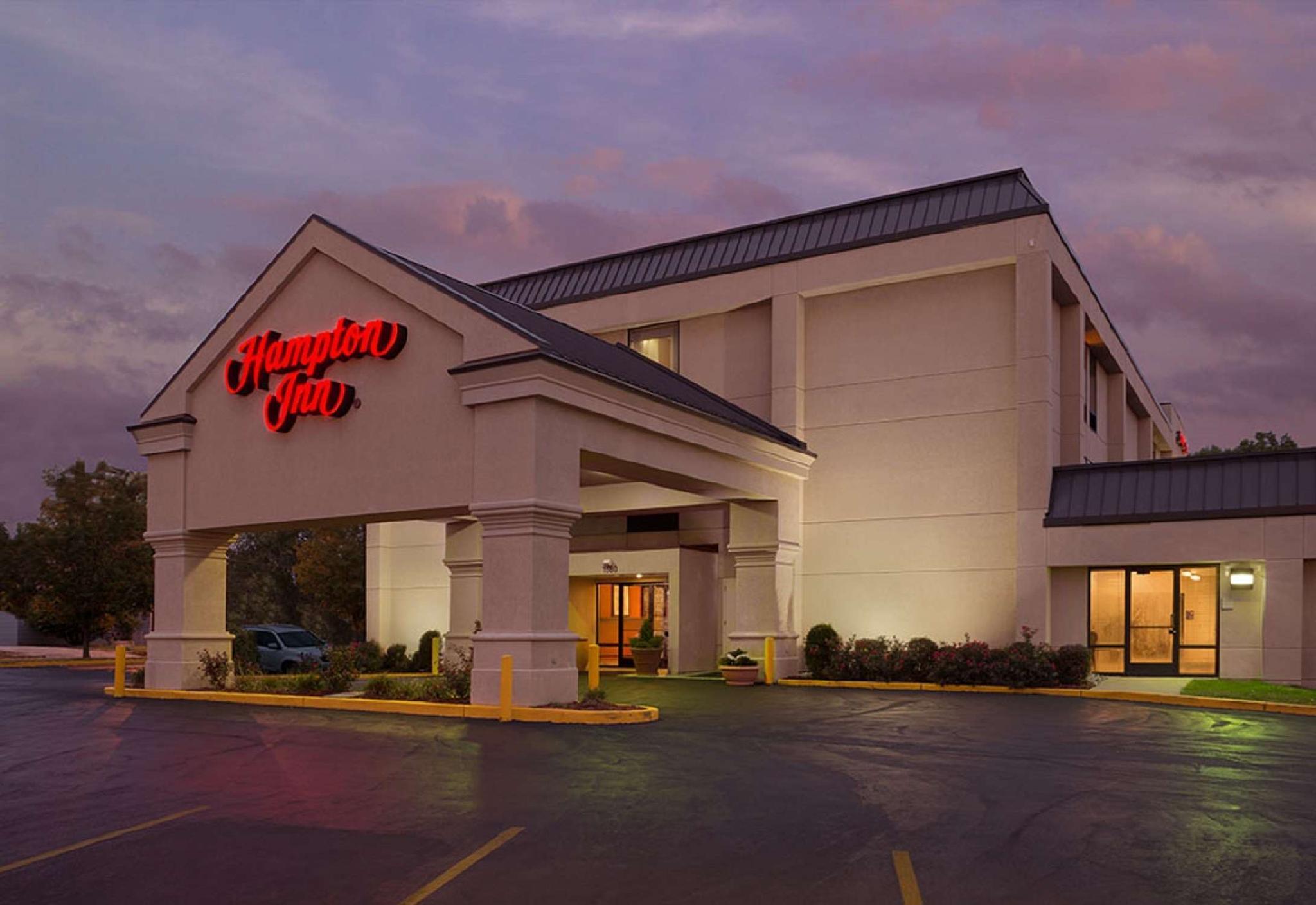 La Quinta Inn & Suites By Wyndham St Louis Route 66 Windsor Springs Екстер'єр фото