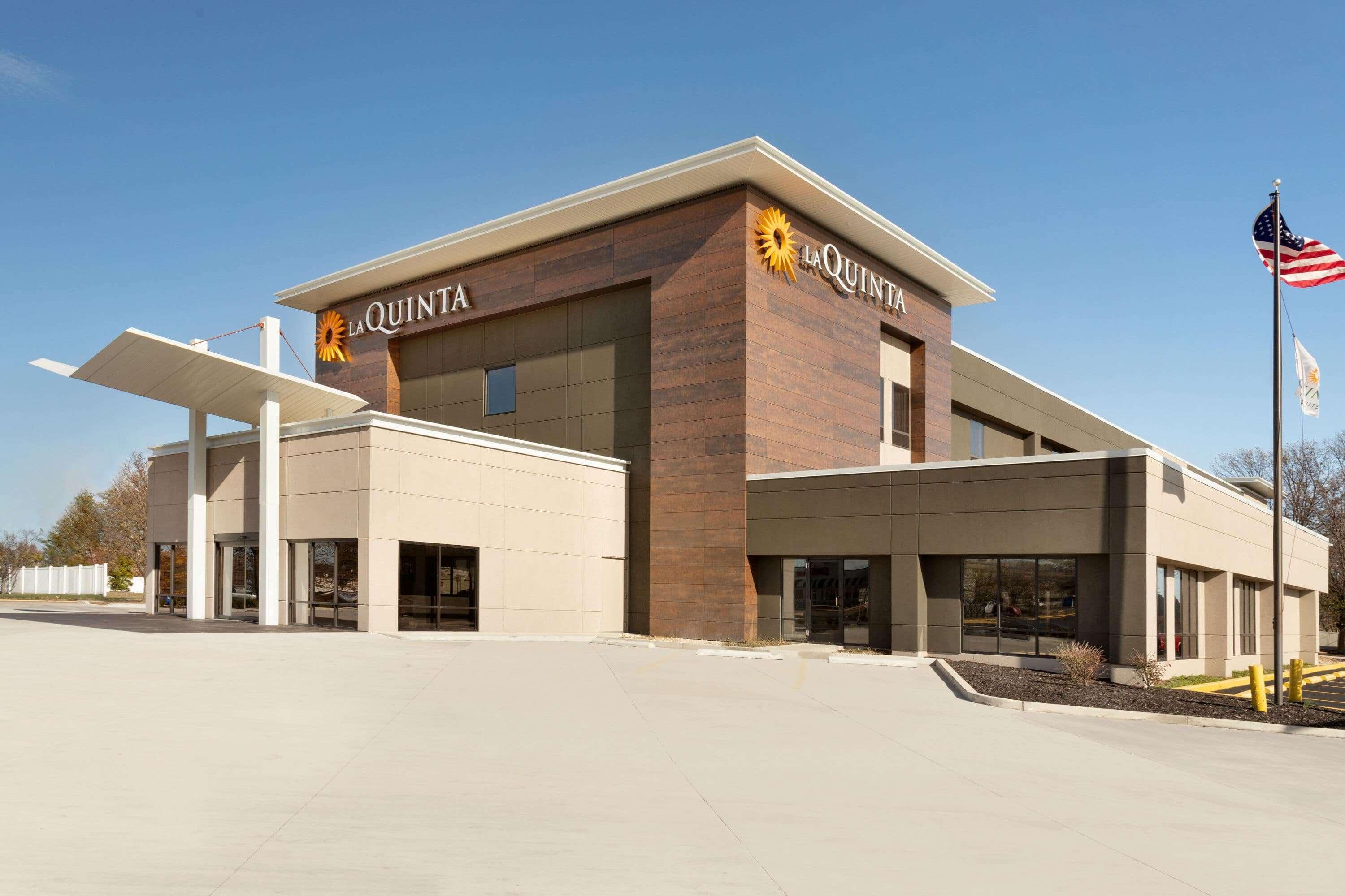 La Quinta Inn & Suites By Wyndham St Louis Route 66 Windsor Springs Екстер'єр фото