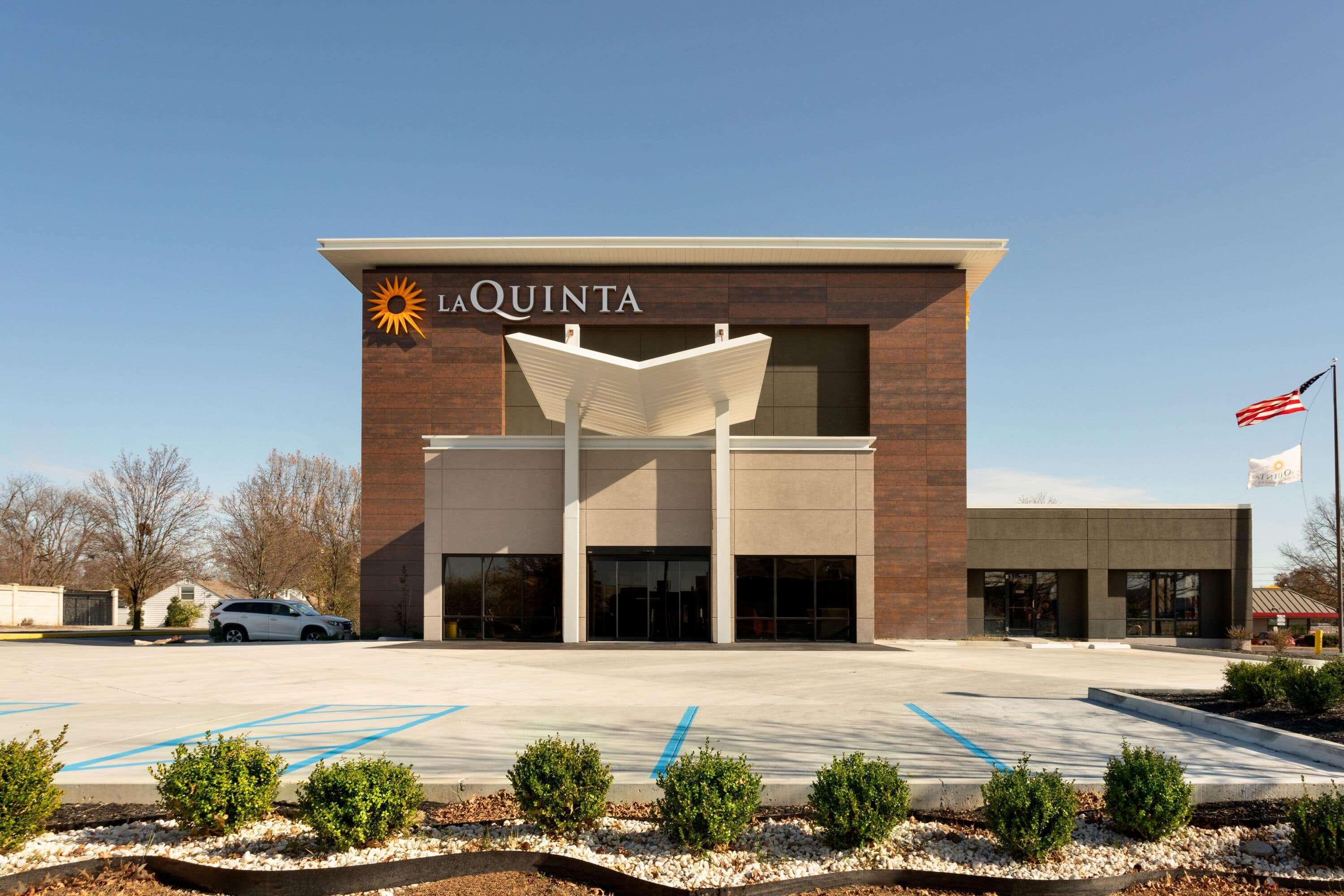 La Quinta Inn & Suites By Wyndham St Louis Route 66 Windsor Springs Екстер'єр фото