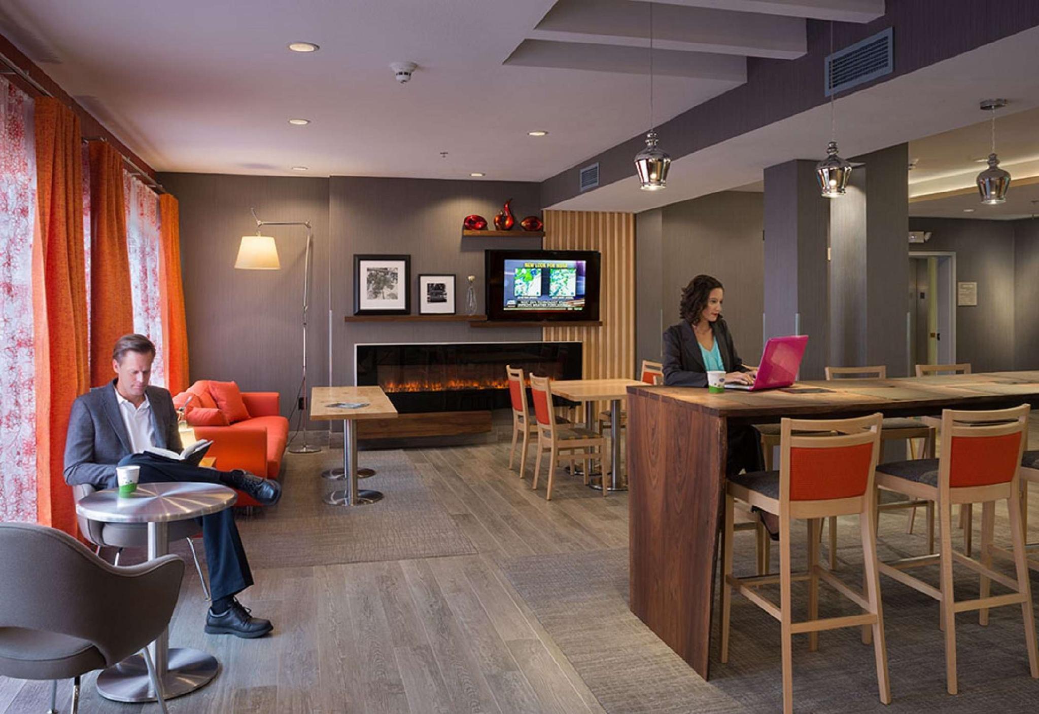 La Quinta Inn & Suites By Wyndham St Louis Route 66 Windsor Springs Екстер'єр фото
