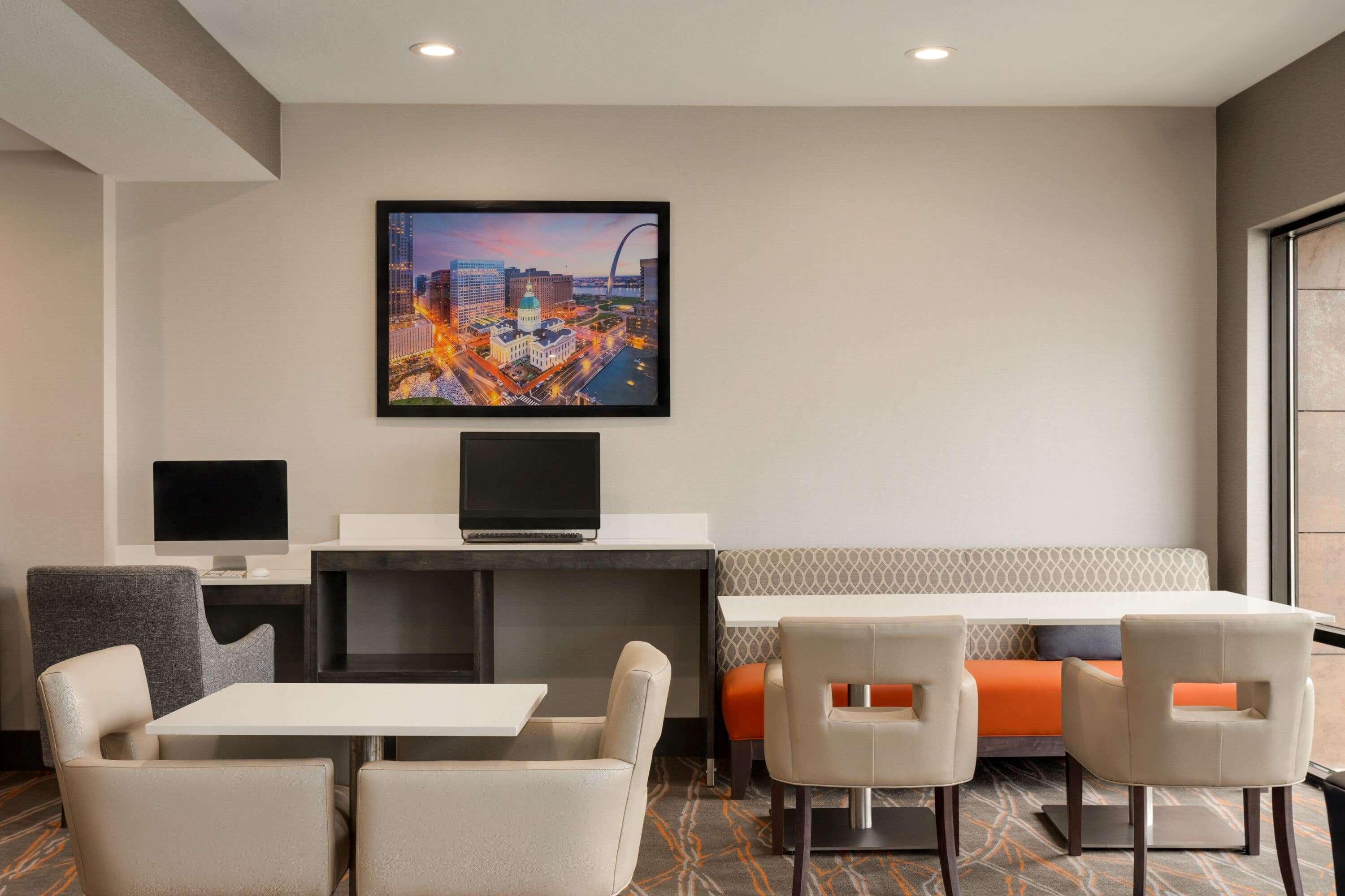La Quinta Inn & Suites By Wyndham St Louis Route 66 Windsor Springs Екстер'єр фото