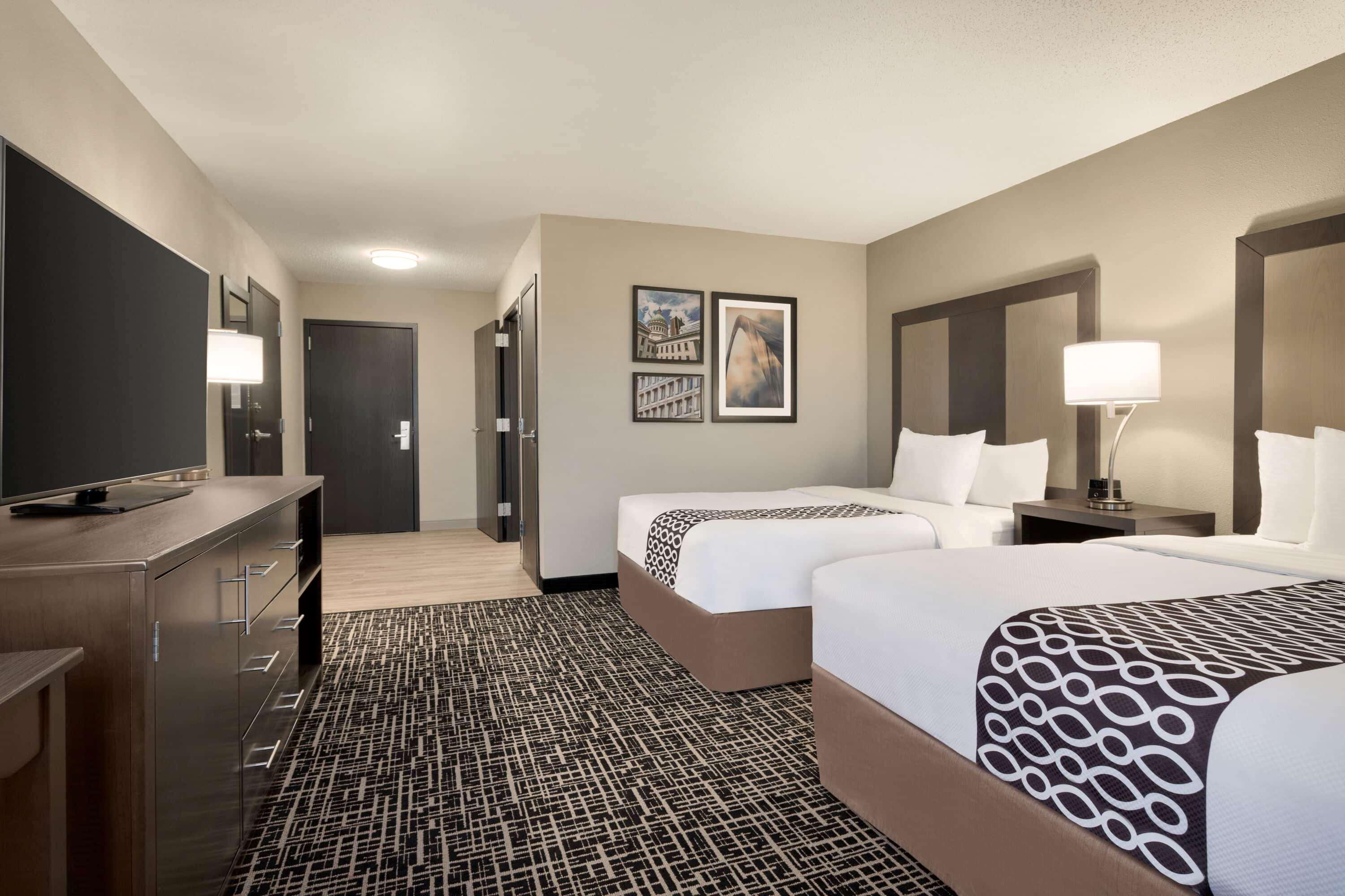 La Quinta Inn & Suites By Wyndham St Louis Route 66 Windsor Springs Екстер'єр фото