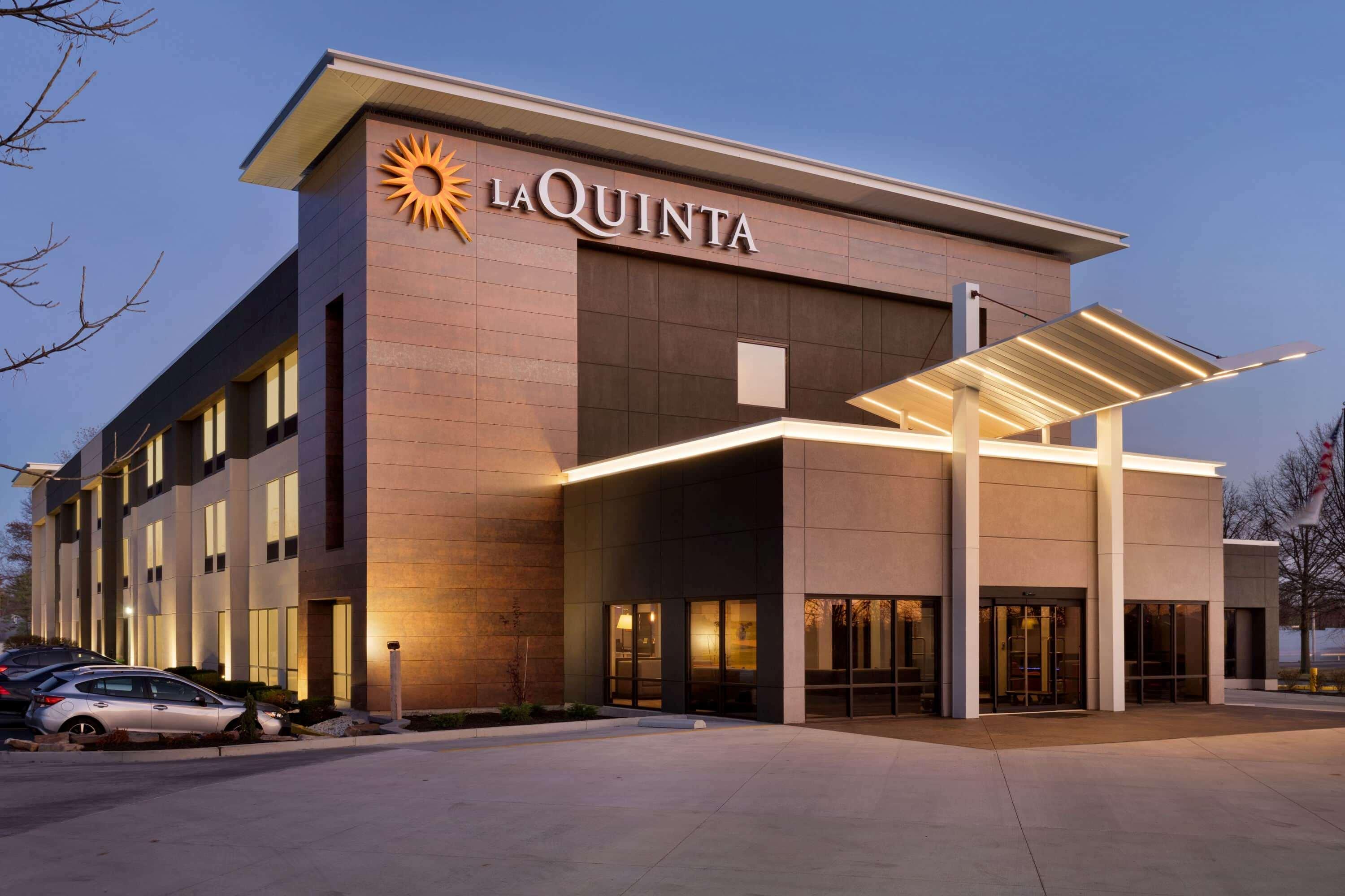 La Quinta Inn & Suites By Wyndham St Louis Route 66 Windsor Springs Екстер'єр фото