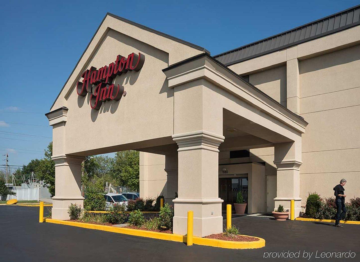 La Quinta Inn & Suites By Wyndham St Louis Route 66 Windsor Springs Екстер'єр фото