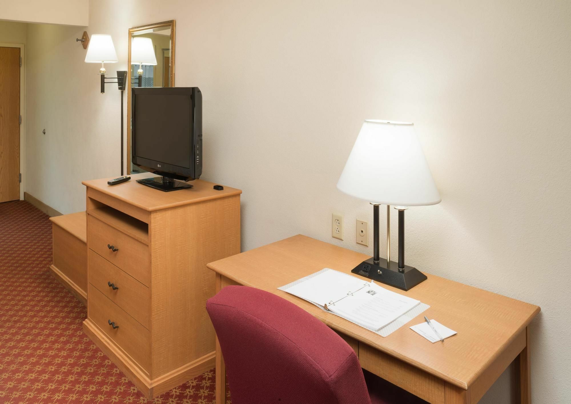 La Quinta Inn & Suites By Wyndham St Louis Route 66 Windsor Springs Екстер'єр фото